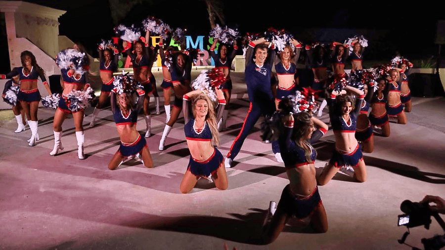 Patriots Cheerleaders Bring NFL Glamour to Puerto Morelos